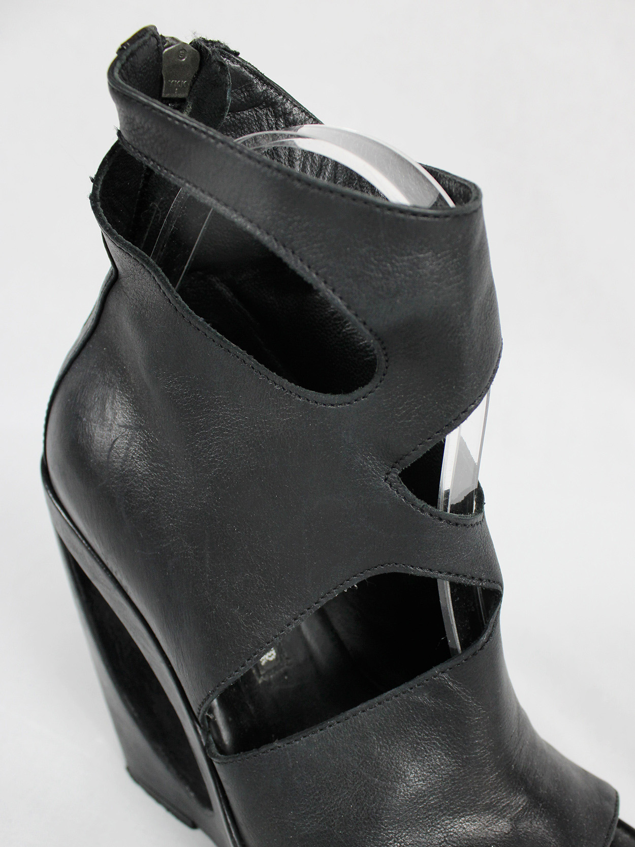 vaniitas Ann Demeulemeester black boots with cut-out curved heel fall 2013 (15)
