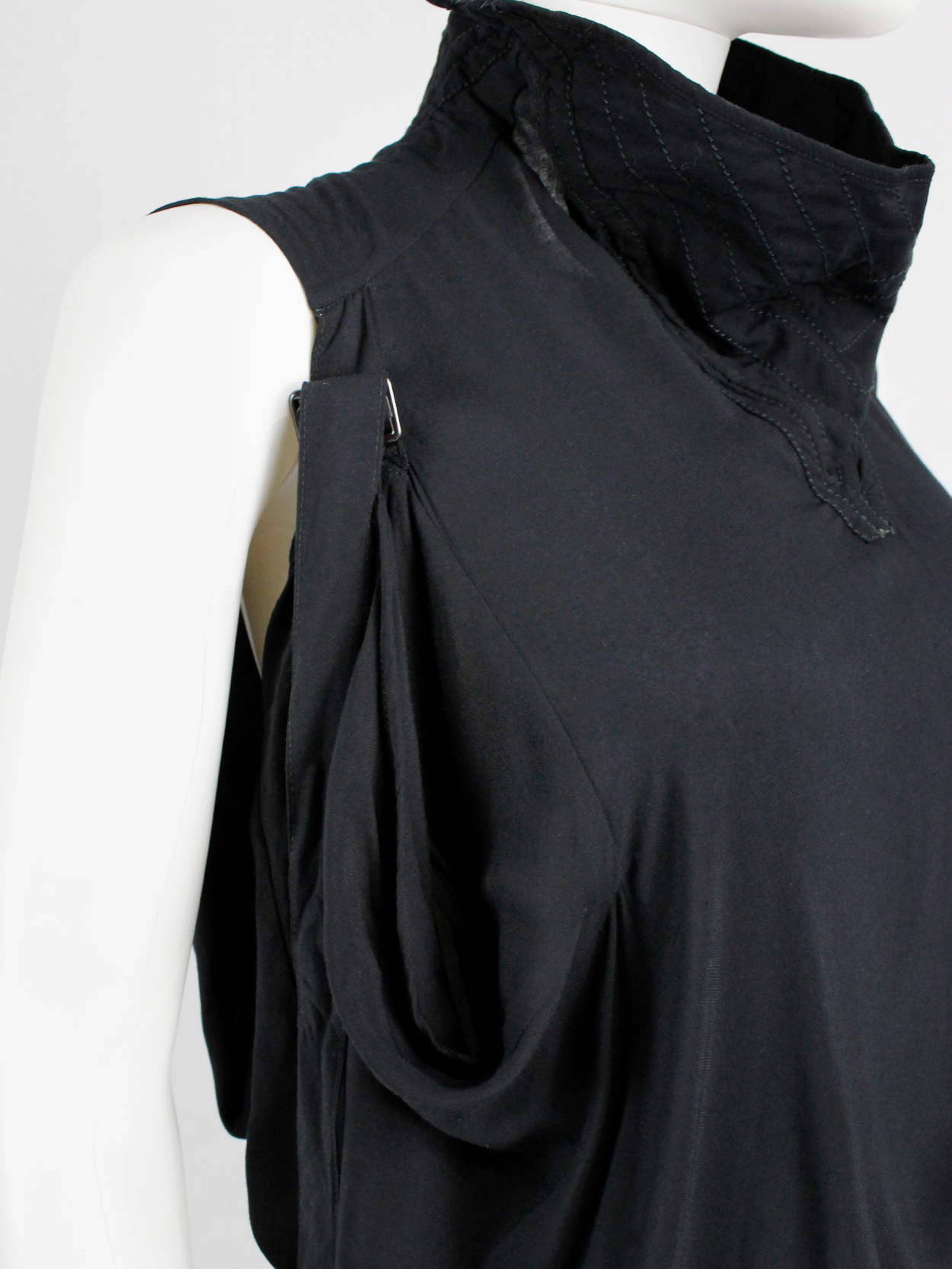 vaniitas Ann Demeulemeester black dress with straps and stitched collar spring 2010 (16)