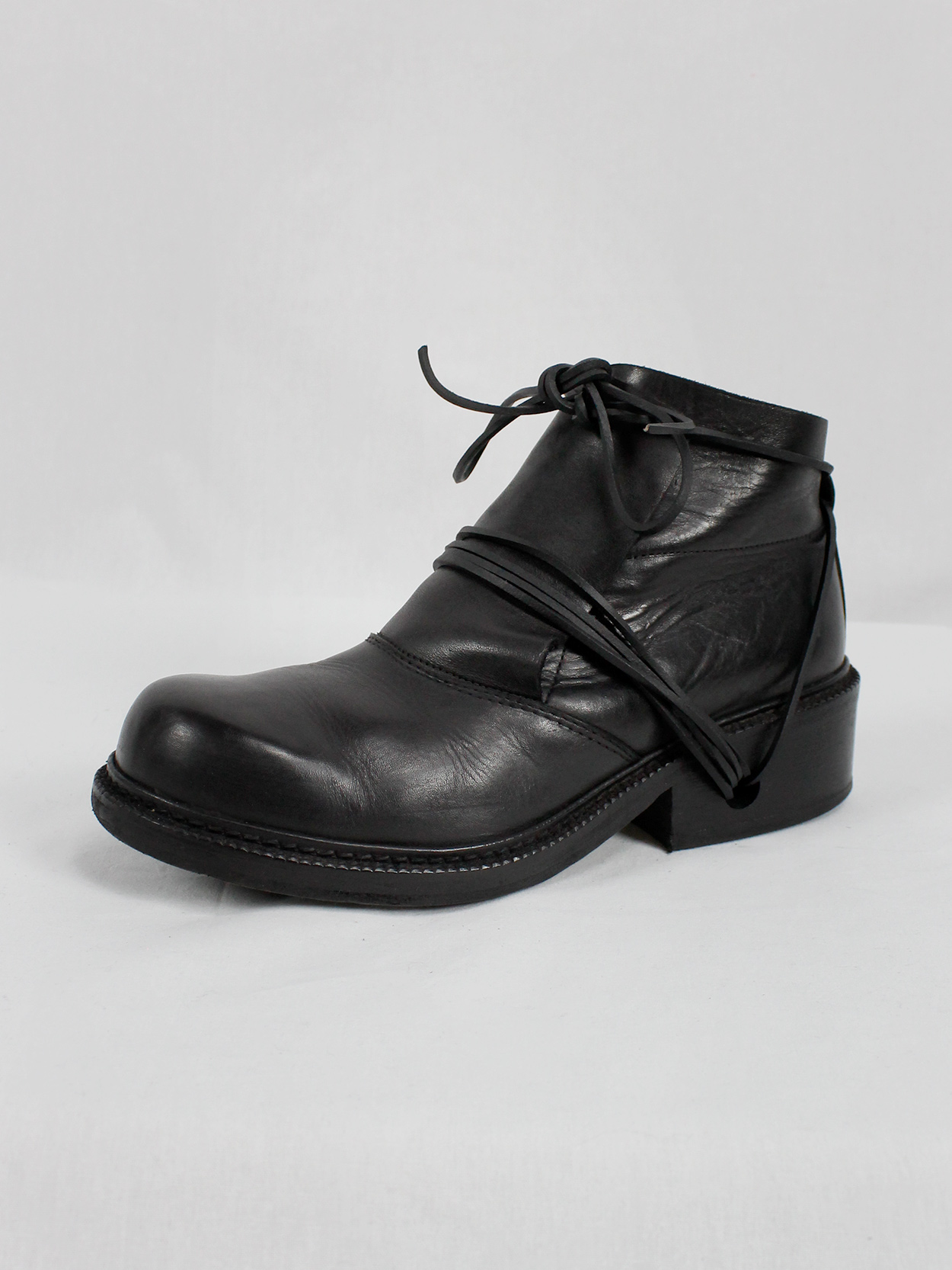 vaniitas Dirk Bikkembergs black boots with flap and laces through the soles fall 1994 (13)