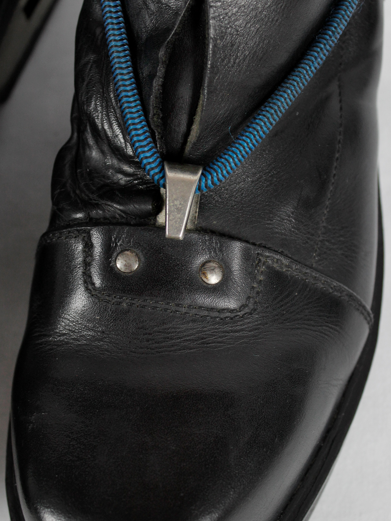 vaniitas Dirk Bikkembergs black mountaineering boots with metal heel and elastics fall 1996 (11)