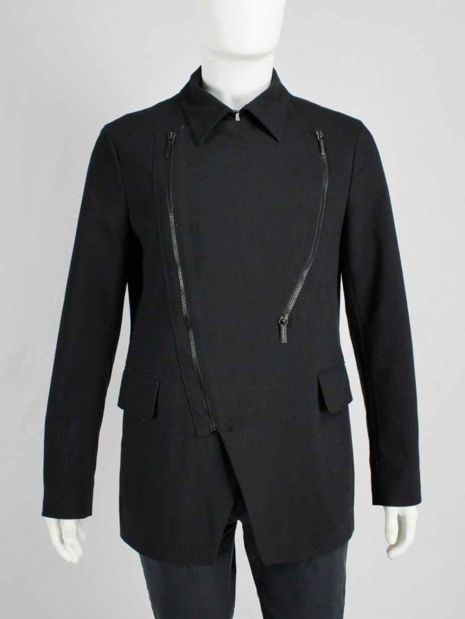 vaniitas Dirk Bikkembergs dark blue coat with curved zippers runway fall 2003 (4)