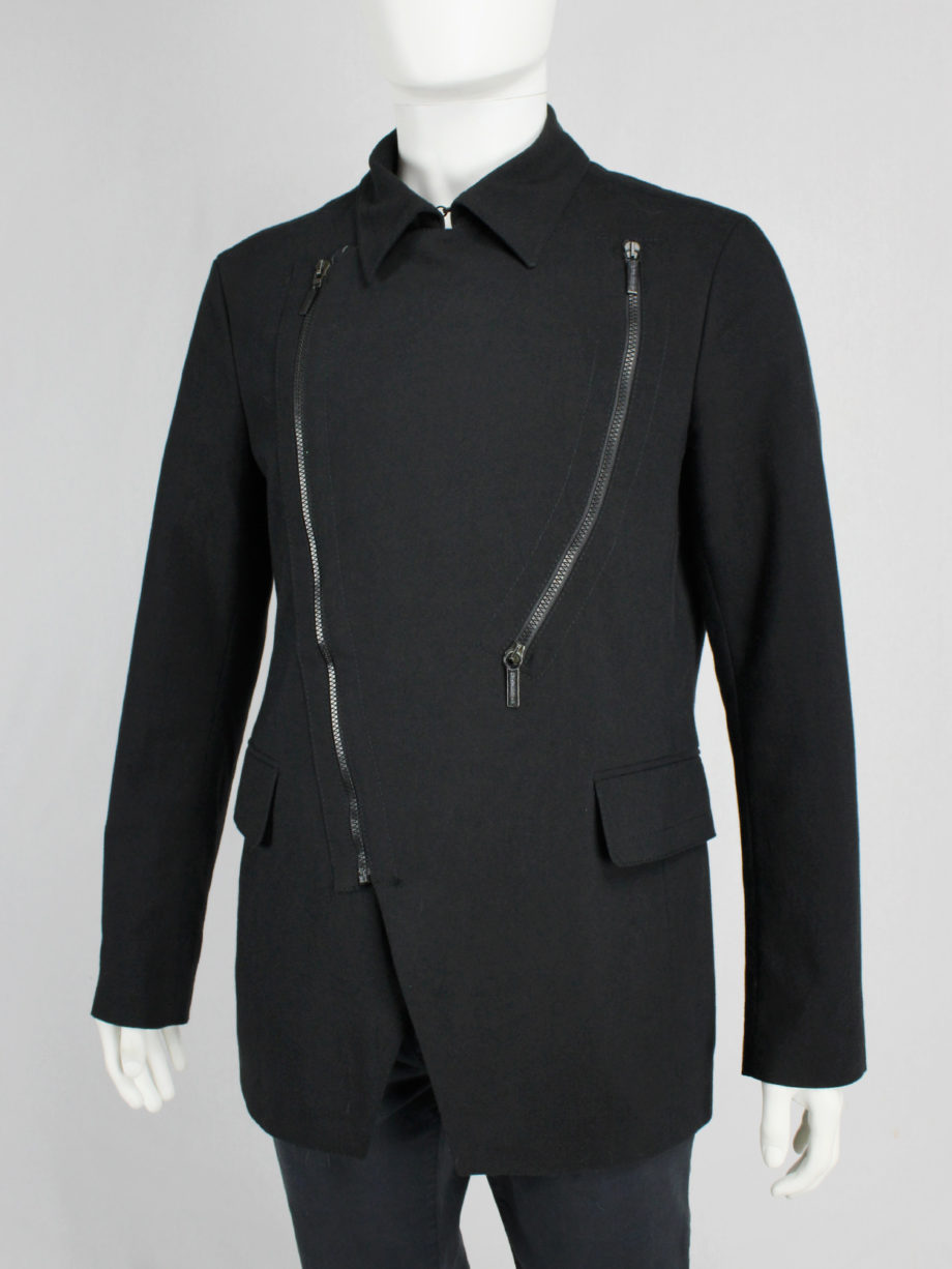 vaniitas Dirk Bikkembergs dark blue coat with curved zippers runway fall 2003 (5)