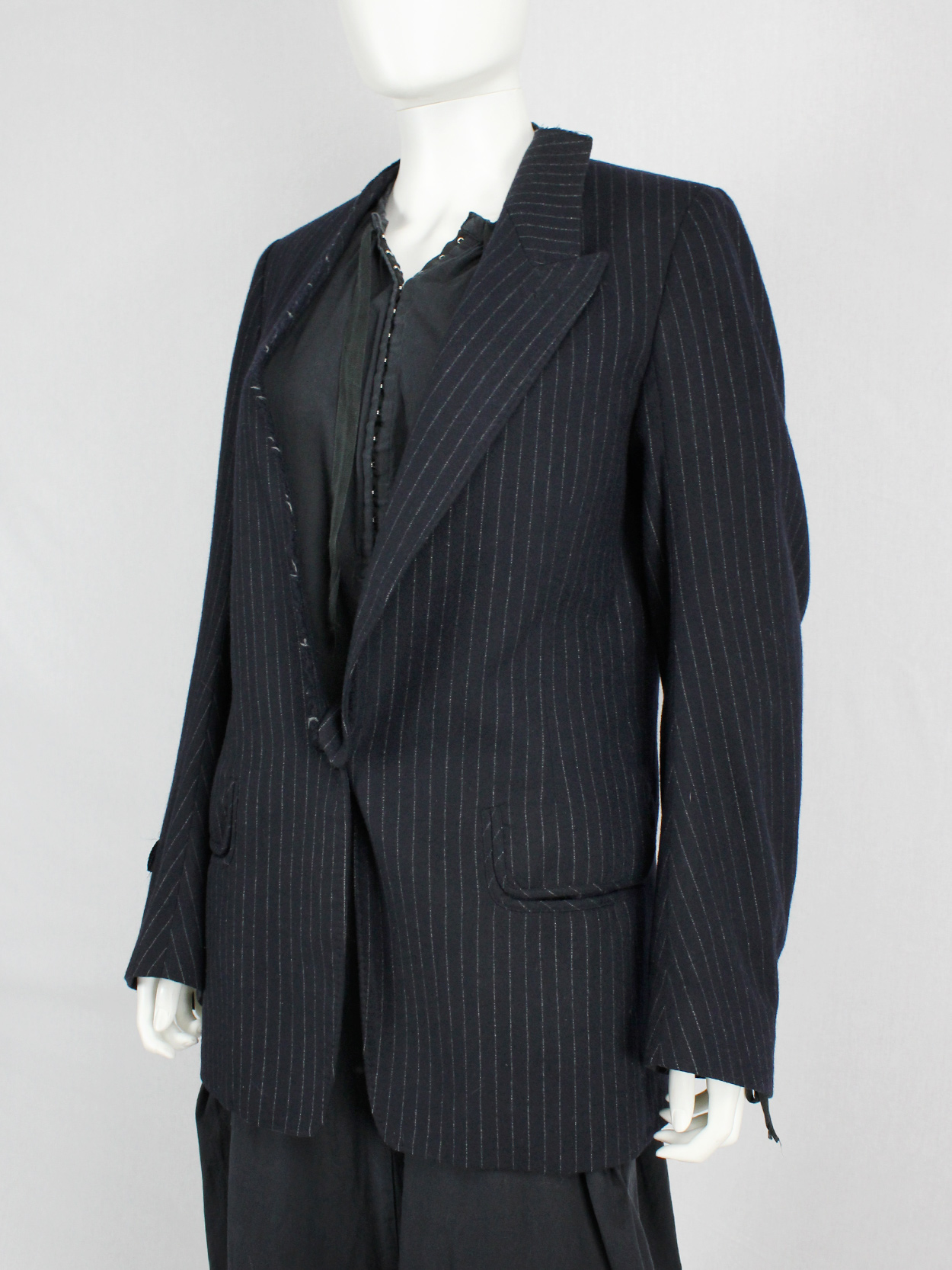 vaniitas Maison Martin Margiela pinstripe blazer with detached lapel and exclusive fabric tags fall 2004 (8)