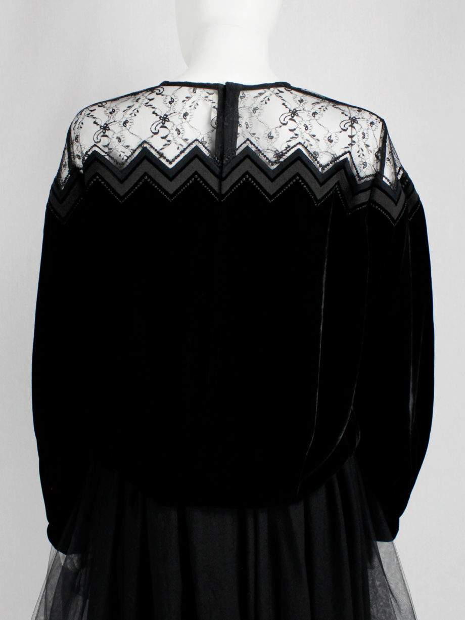 vaniitas Noir Kei Ninomiya black velvet jumper with lace top and zigzag embroidery runway fall 2017 (1)