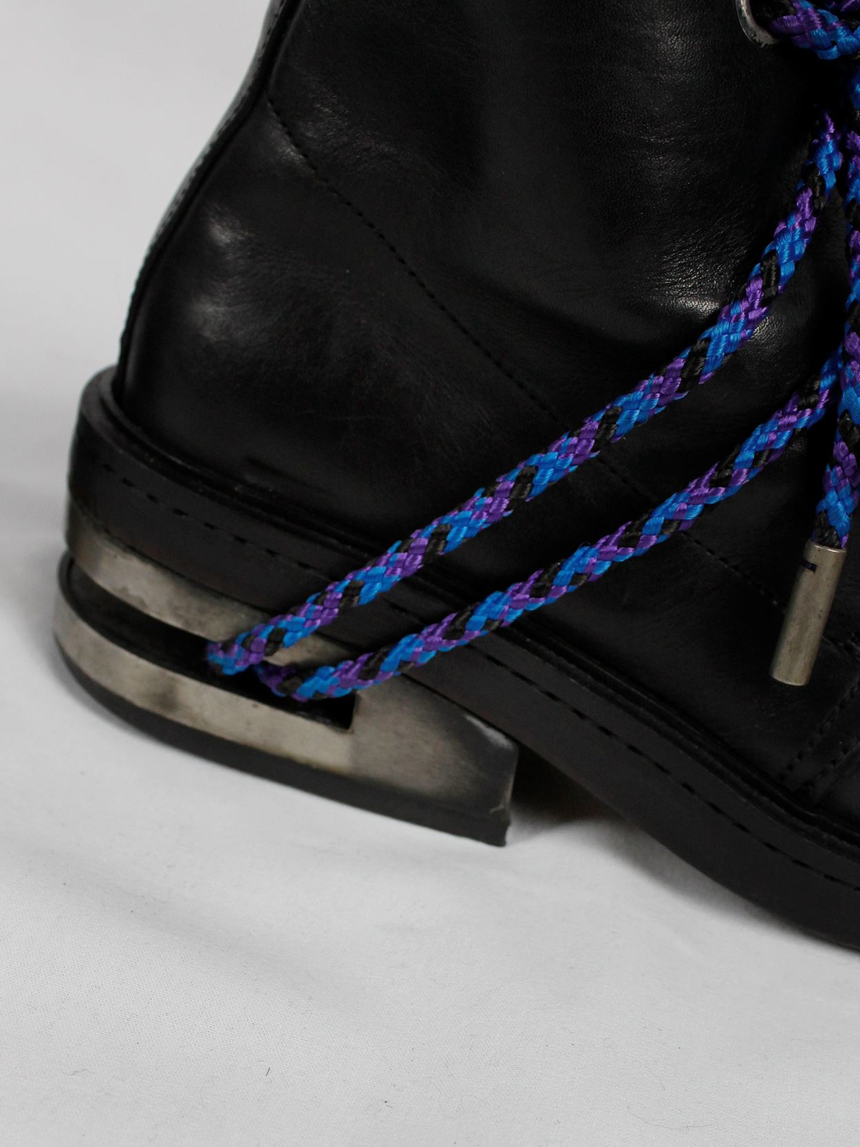 Dirk Bikkembergs black ankle boots with metal slit heel and purple cord fall 1994 (8)