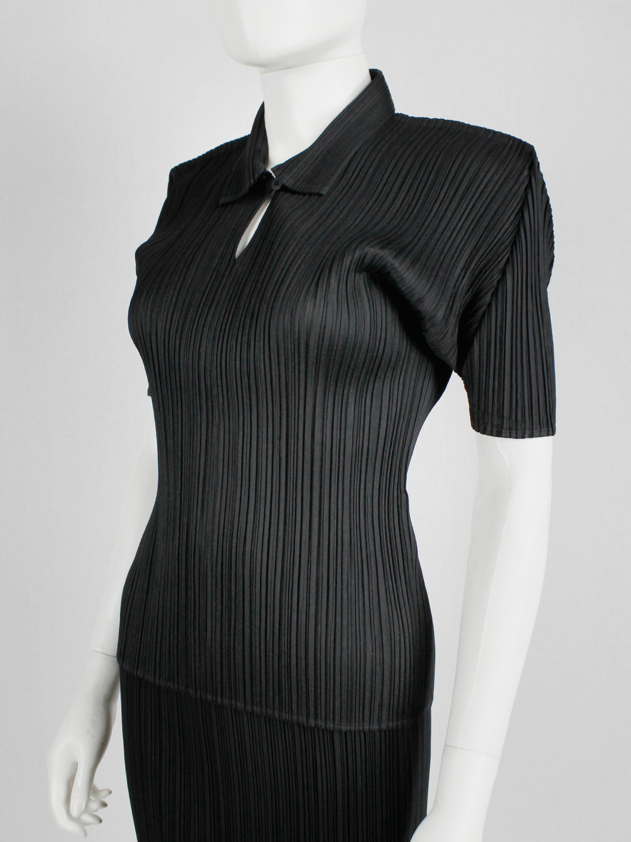 Issey Miyake Pleats Please black polo shirt with square shoulders (1)