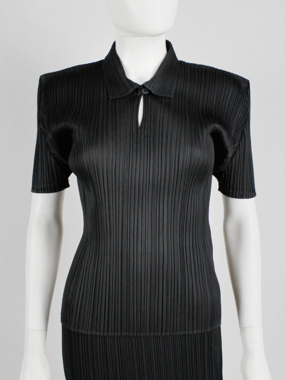 Issey Miyake Pleats Please black polo shirt with square shoulders (7)
