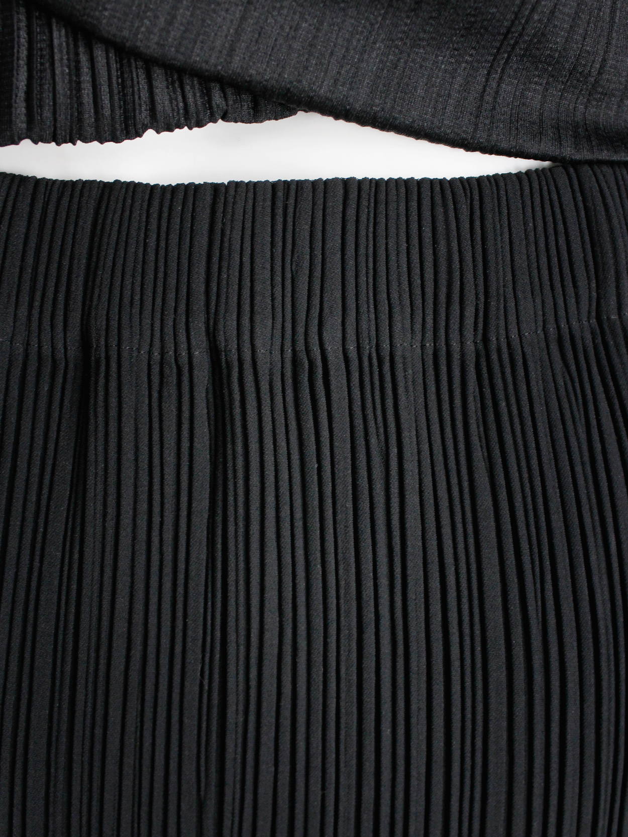 Issey Miyake black maxi skirt with fine pressed pleats - V A N II T A S
