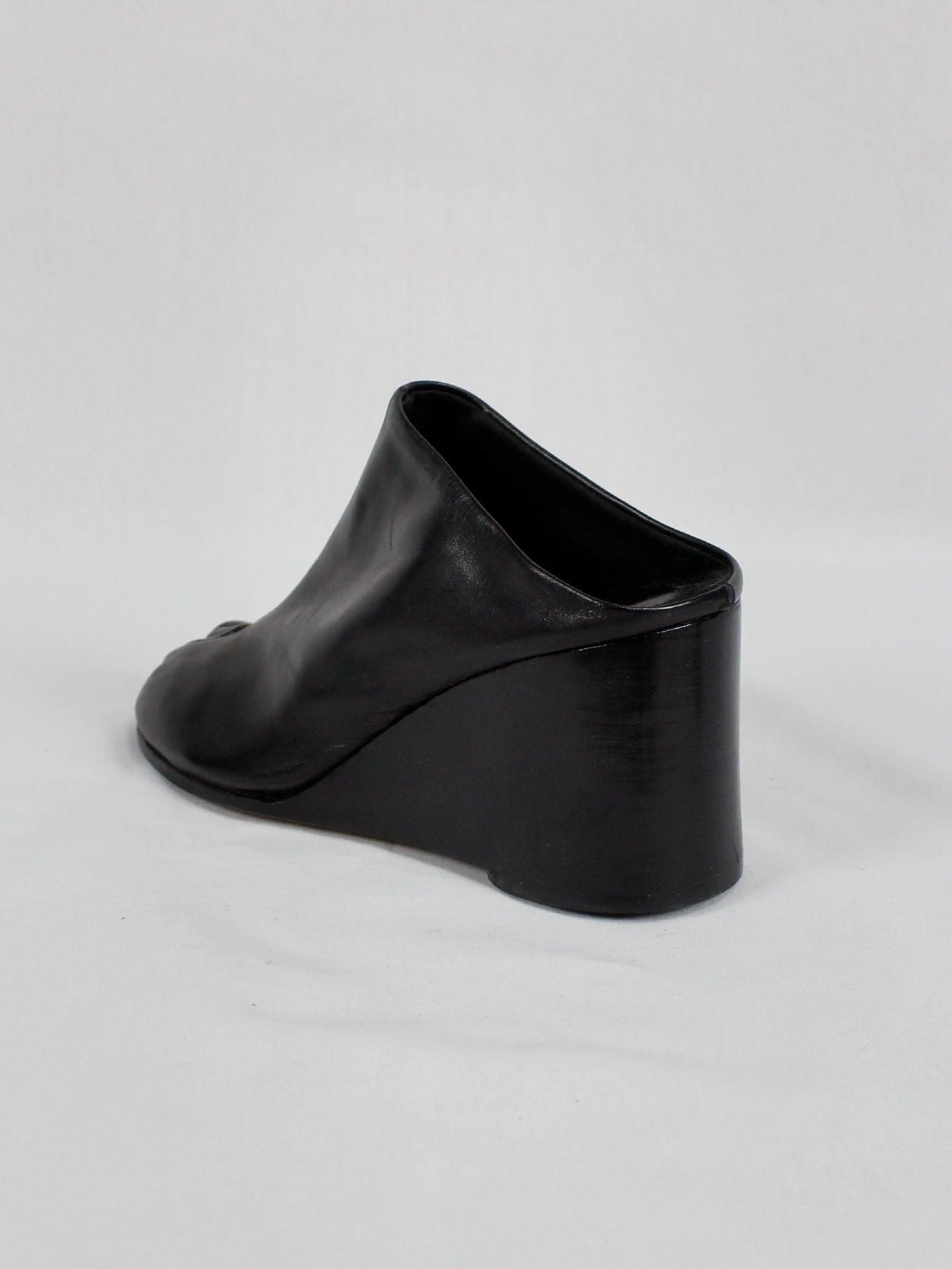 Maison Martin Margiela black tabi slippers with wedge heel spring 2002 (16)