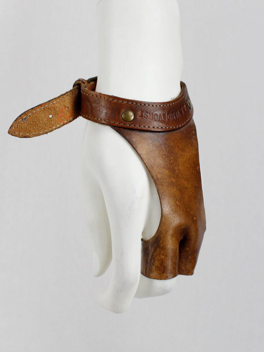 af Vandevorst brown leather two-finger gloves spring 2001 (15)