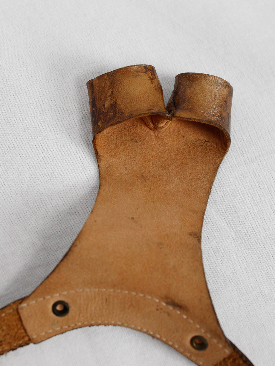 af Vandevorst brown leather two-finger gloves spring 2001 (23)