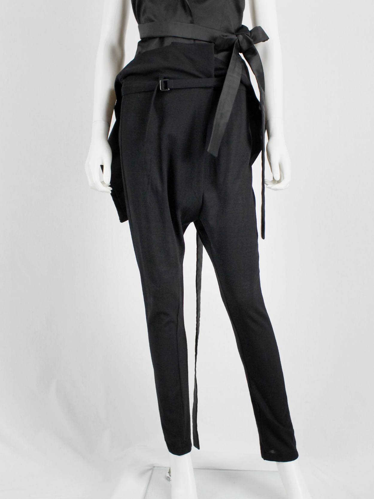 vaniitas Ann Demeulemeester black harem trousers with blet strap and front pleat (4)