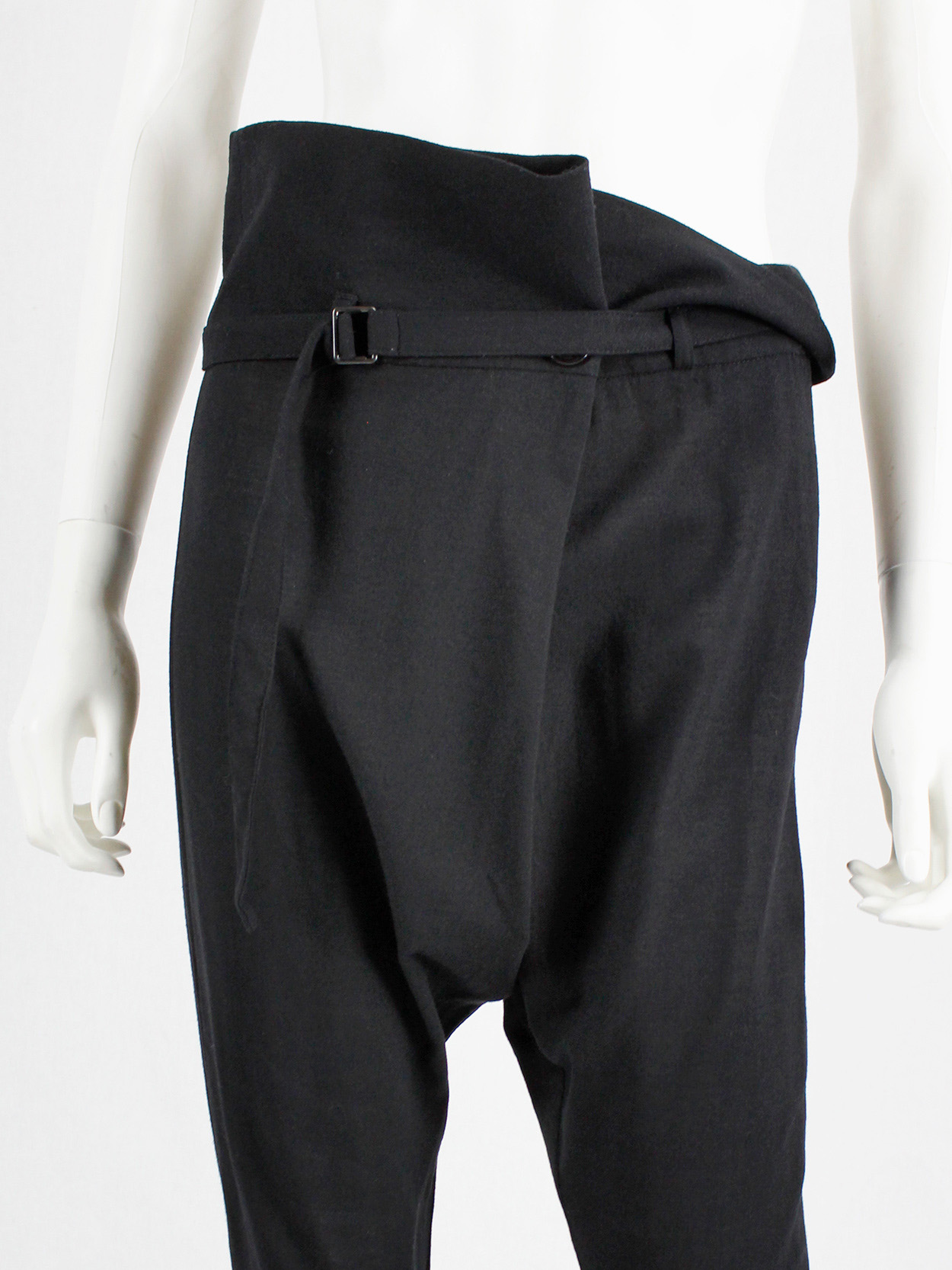 vaniitas Ann Demeulemeester black harem trousers with blet strap and front pleat (9)