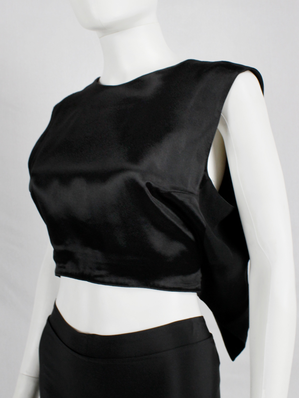 vintage Ann Demeulemeester black backwards waistcoat with open back spring 2003 (8)