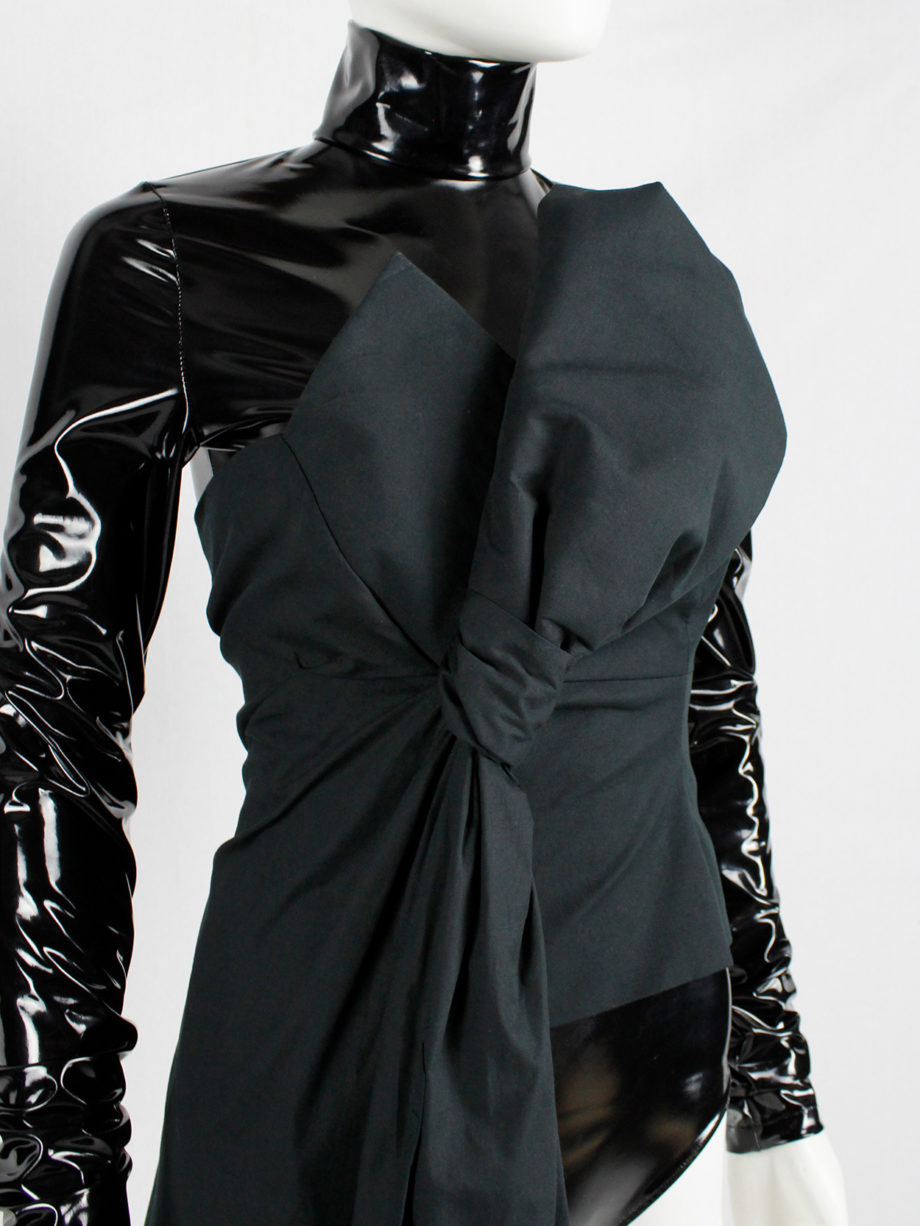 A.F. Vandevorst black bustier with large bow and drape made of a shirtdress fall 2017 (4)