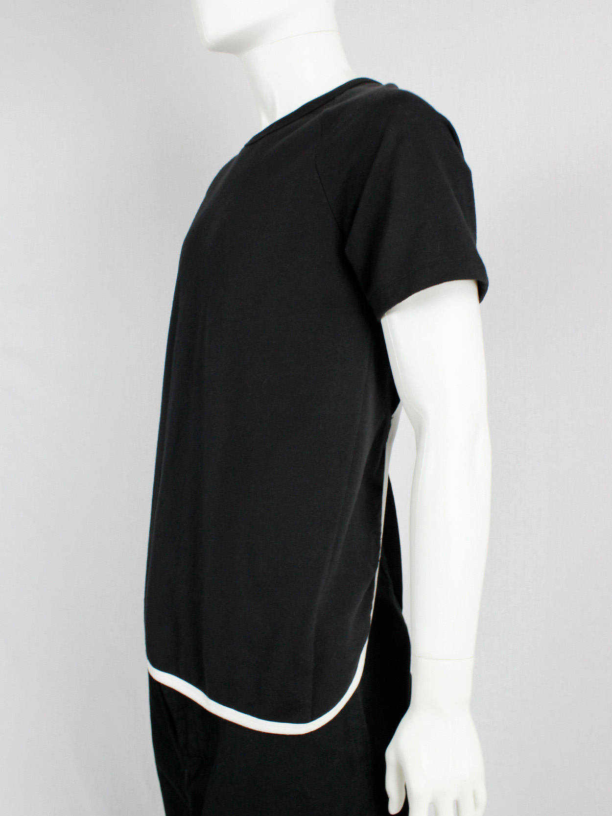 Dries Van Noten black t-shirt with white trim and open belted back (4)