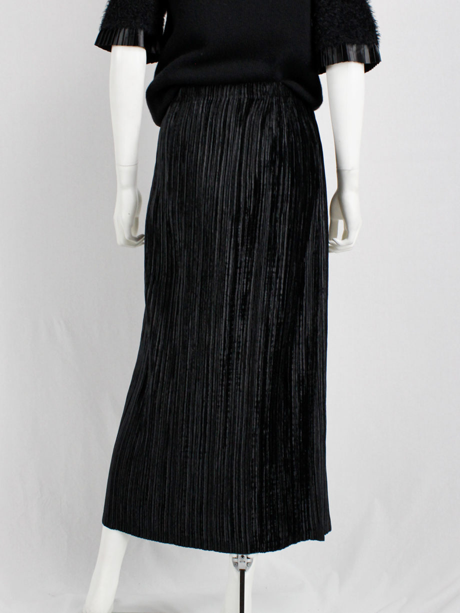 Issey Miyake black velvet maxi skirt with fine pressed pleats (6)
