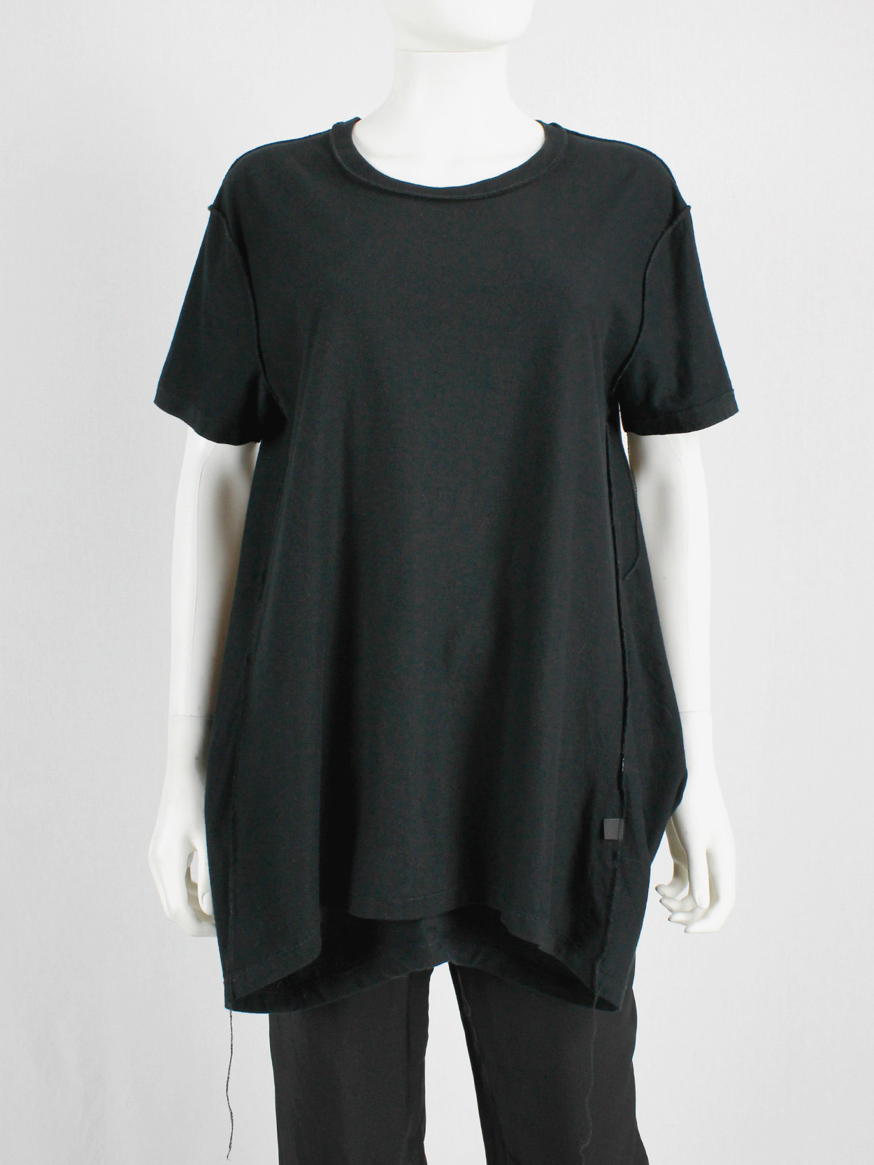 Margiela black t-shirt hanging on the front of the body spring 2003 (5)