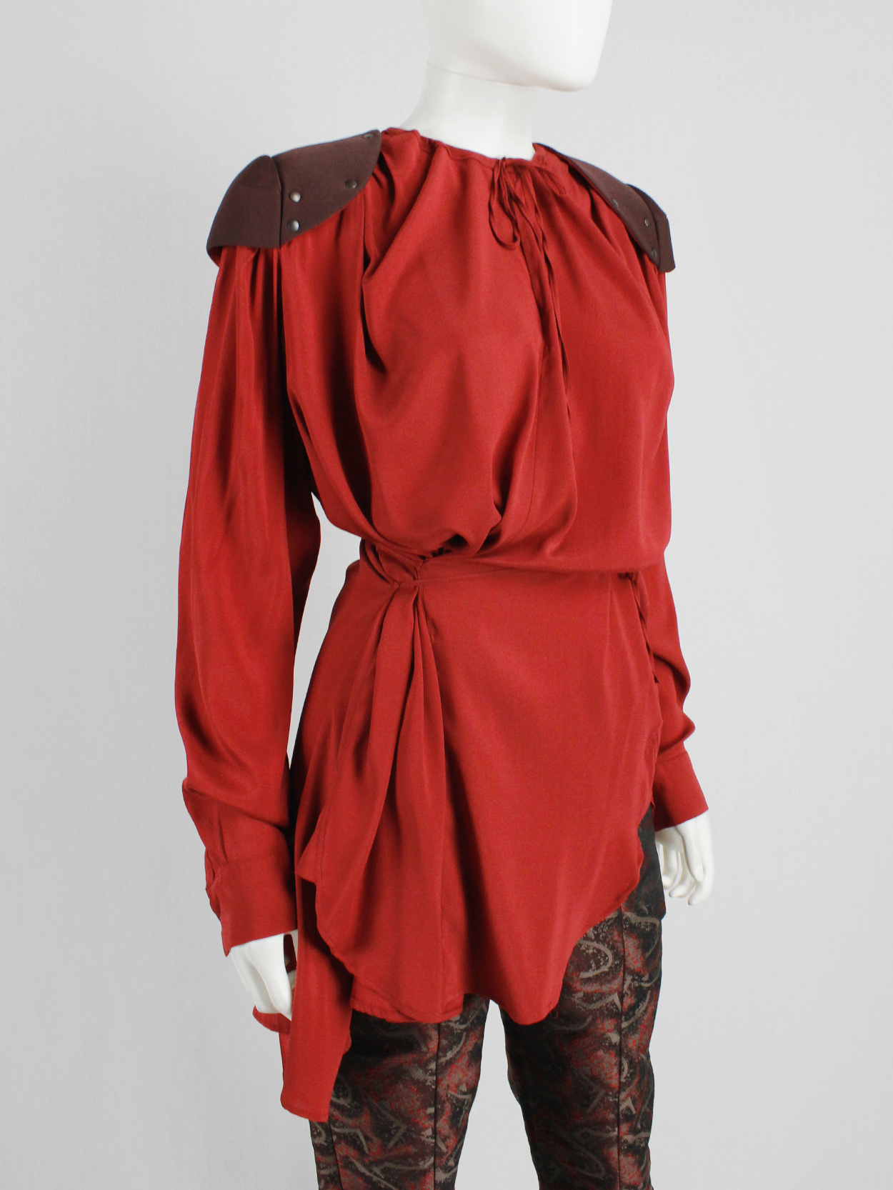 Vandevorst red blouse with brown riveted shoulder pads runway fall 2010 (10)