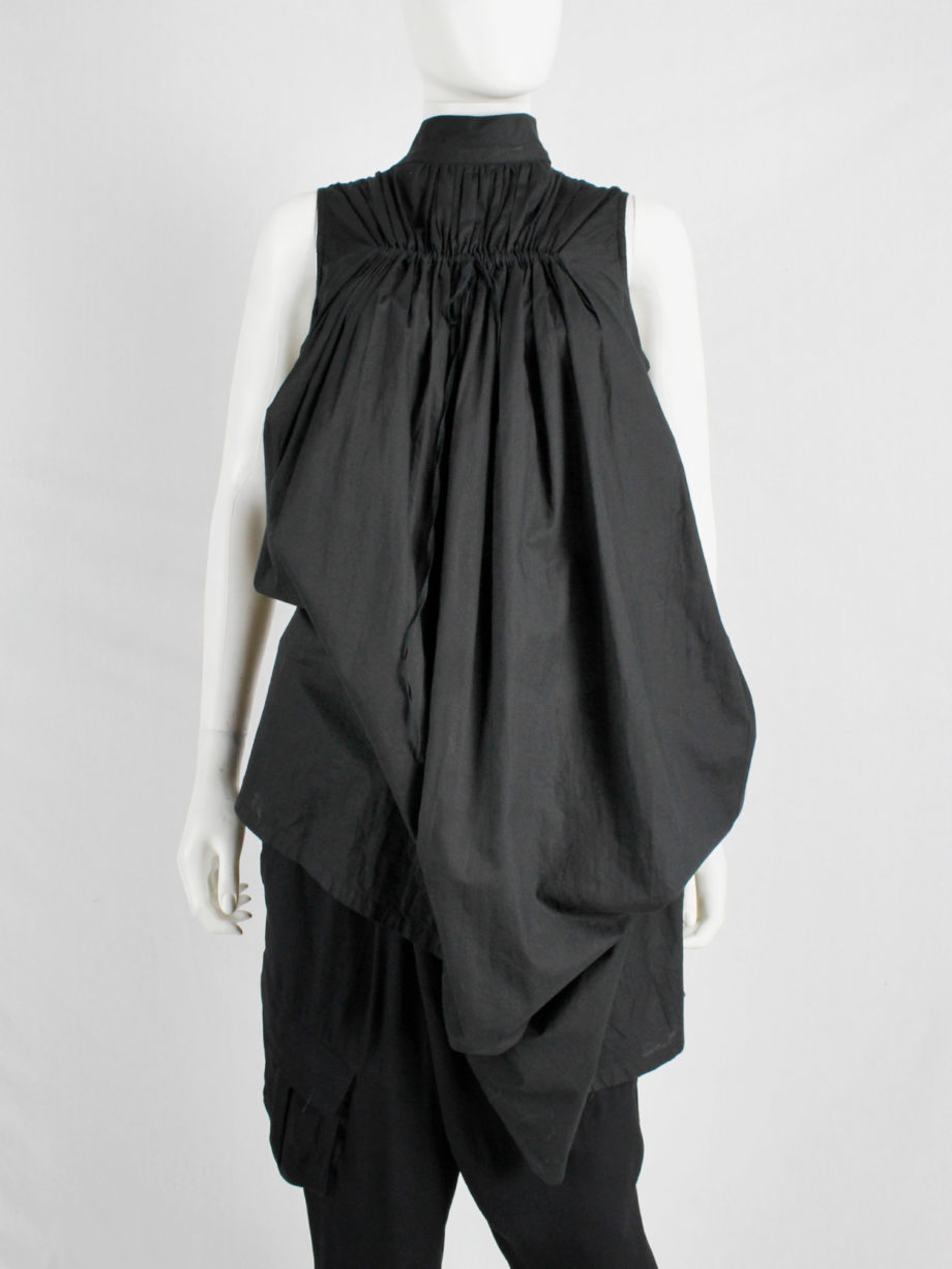 Ann Demeulemeester black garhered dress or top with fine pleats at the top fall 2009 (20)