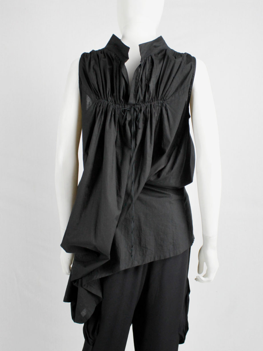 Ann Demeulemeester black garhered dress or top with fine pleats at the top fall 2009 (25)
