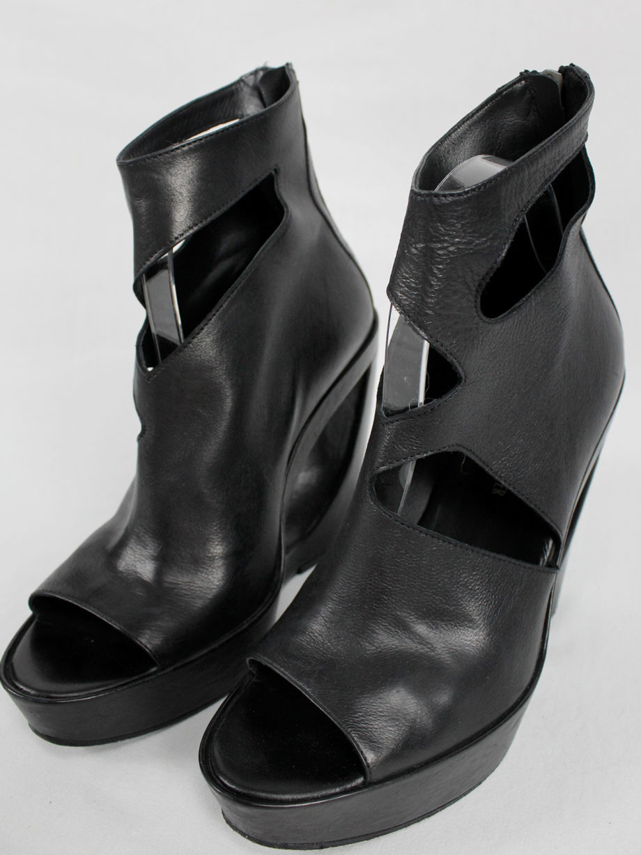 Ann Demeulemeester black platform boots with cut-out curved heel (46) — spring 2013