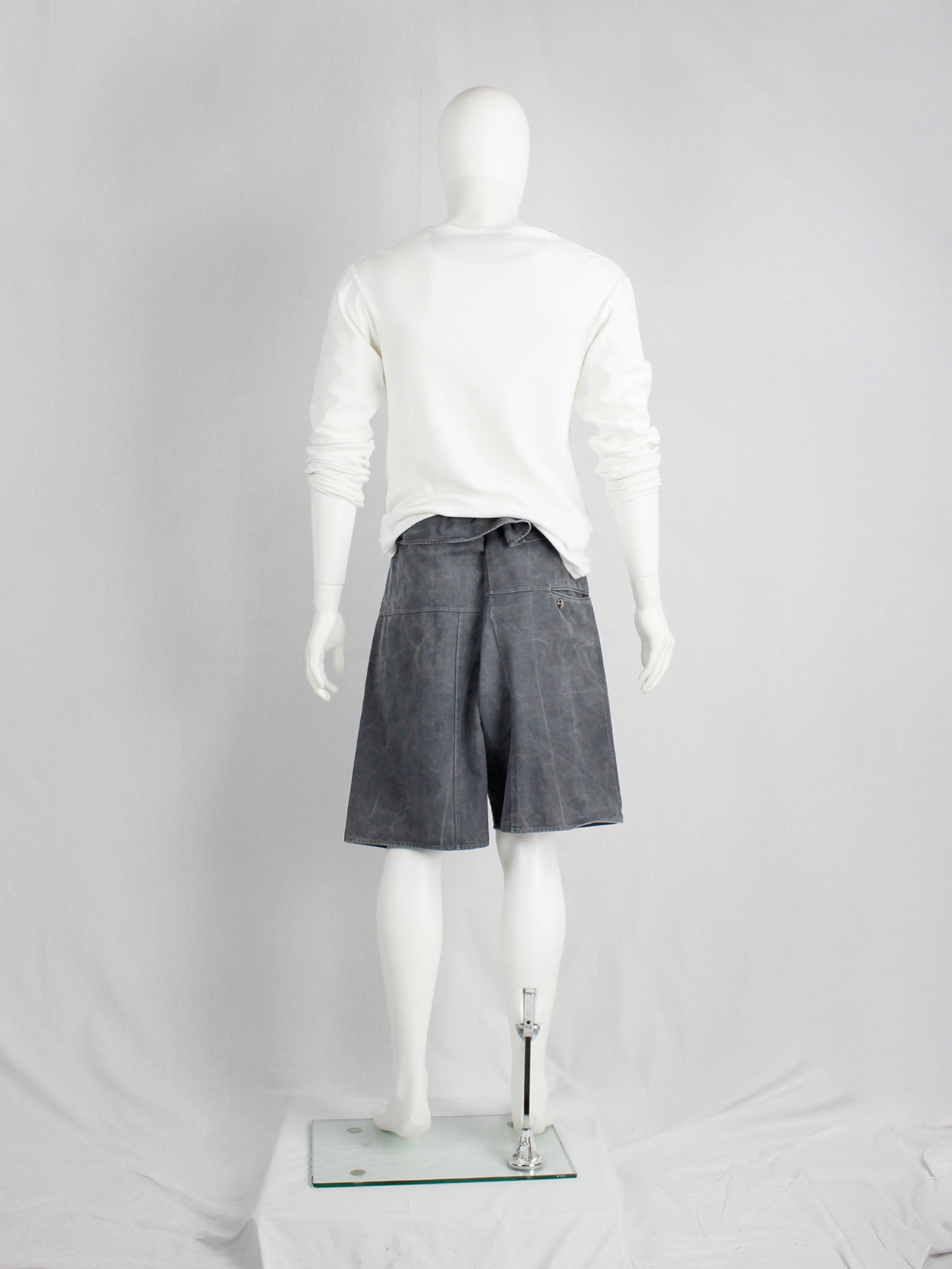 Bless no 20 grey extra oversized stone shorts with paperbag waist 2003 (7)