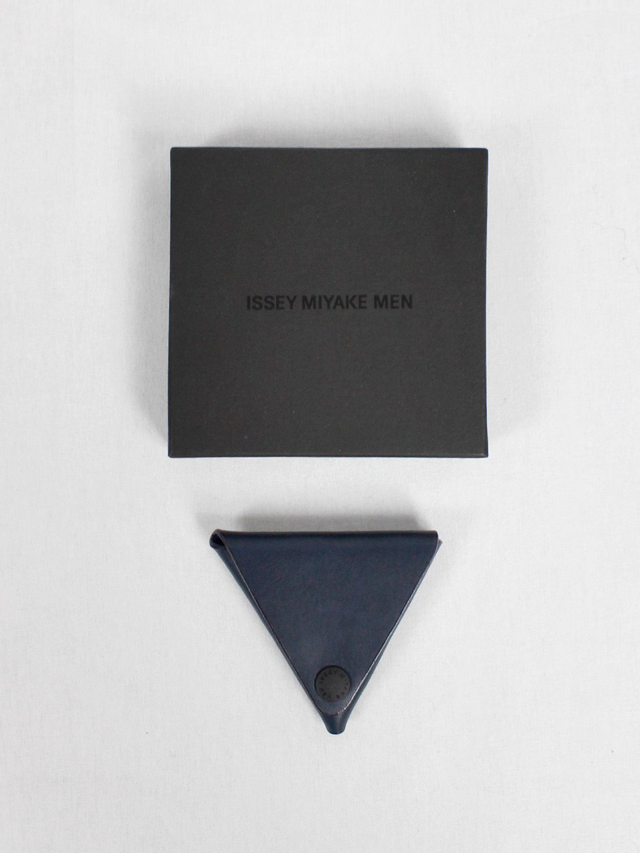 Issey Miyake Men navy triangular origami coin pouch - V A N II T A S