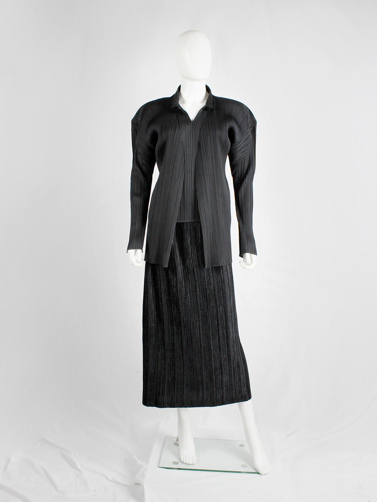 Issey Miyake Pleats Please black cardigan with open front and squared ...