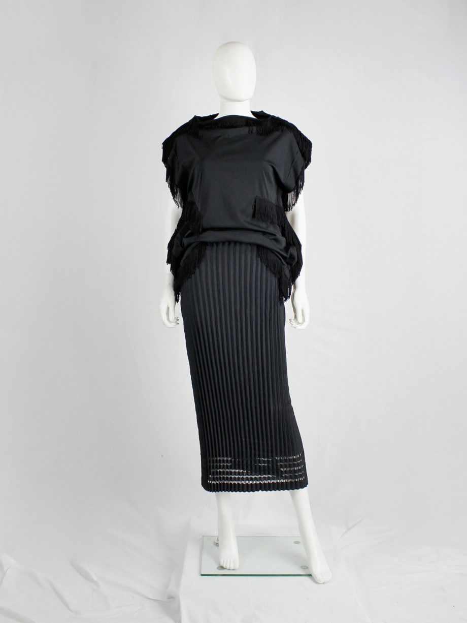 Issey Miyake black skirt with accordeon pleats and knitted lace lines at the hem (2)