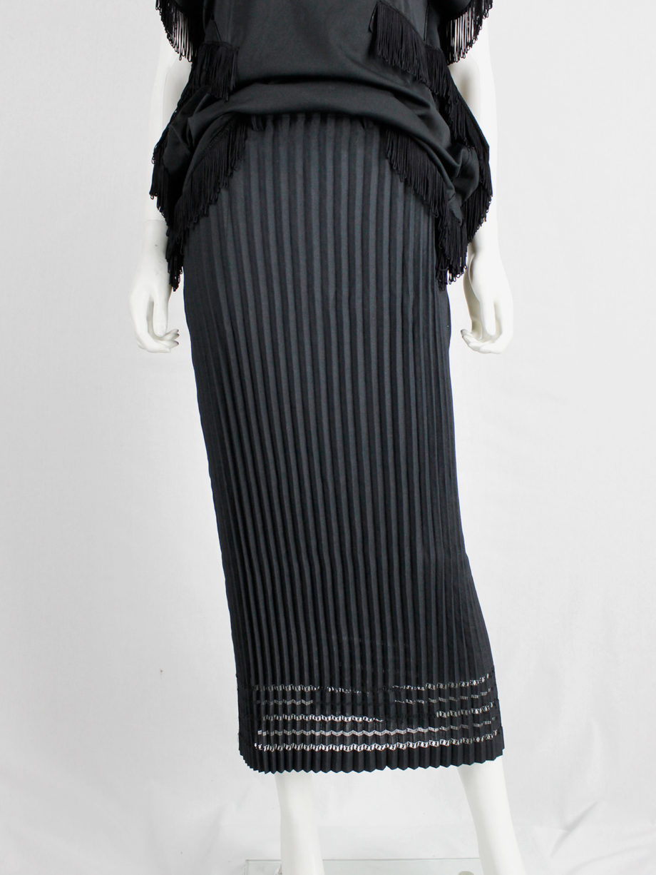 Issey Miyake black skirt with accordeon pleats and knitted lace lines at the hem (3)