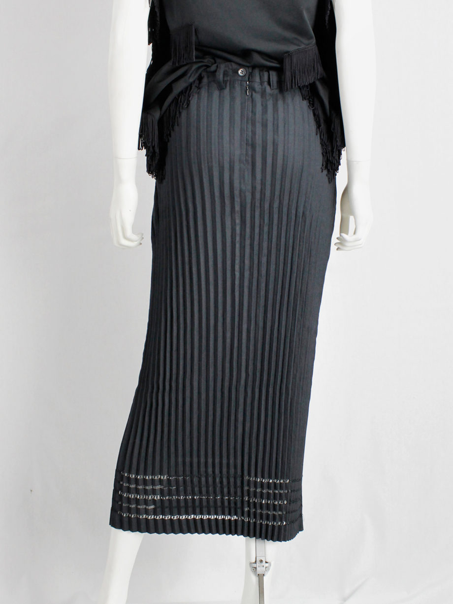 Issey Miyake black skirt with accordeon pleats and knitted lace lines at the hem (6)