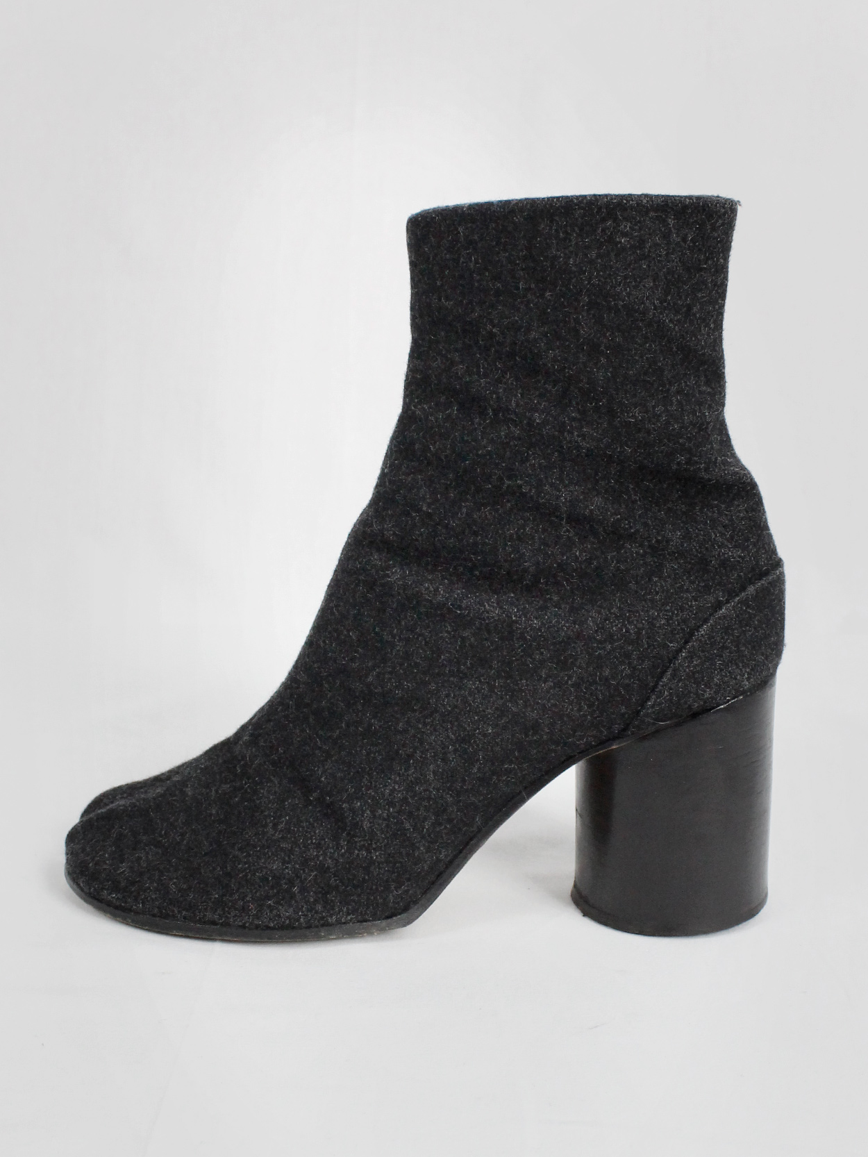 Maison Martin Margiela dark grey felt tabi boots with cylindrical 
