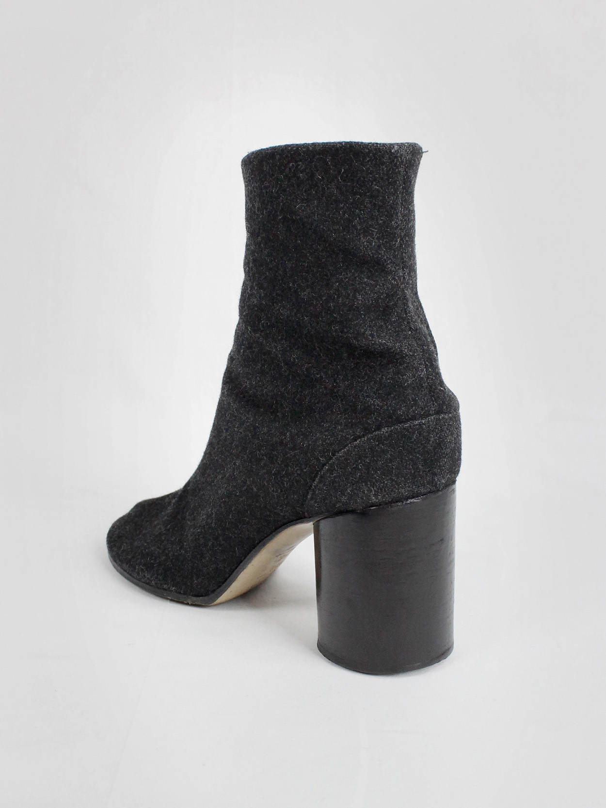Maison Martin Margiela grey felt tabi boots with cylindrical heel 1990s 90s (9)