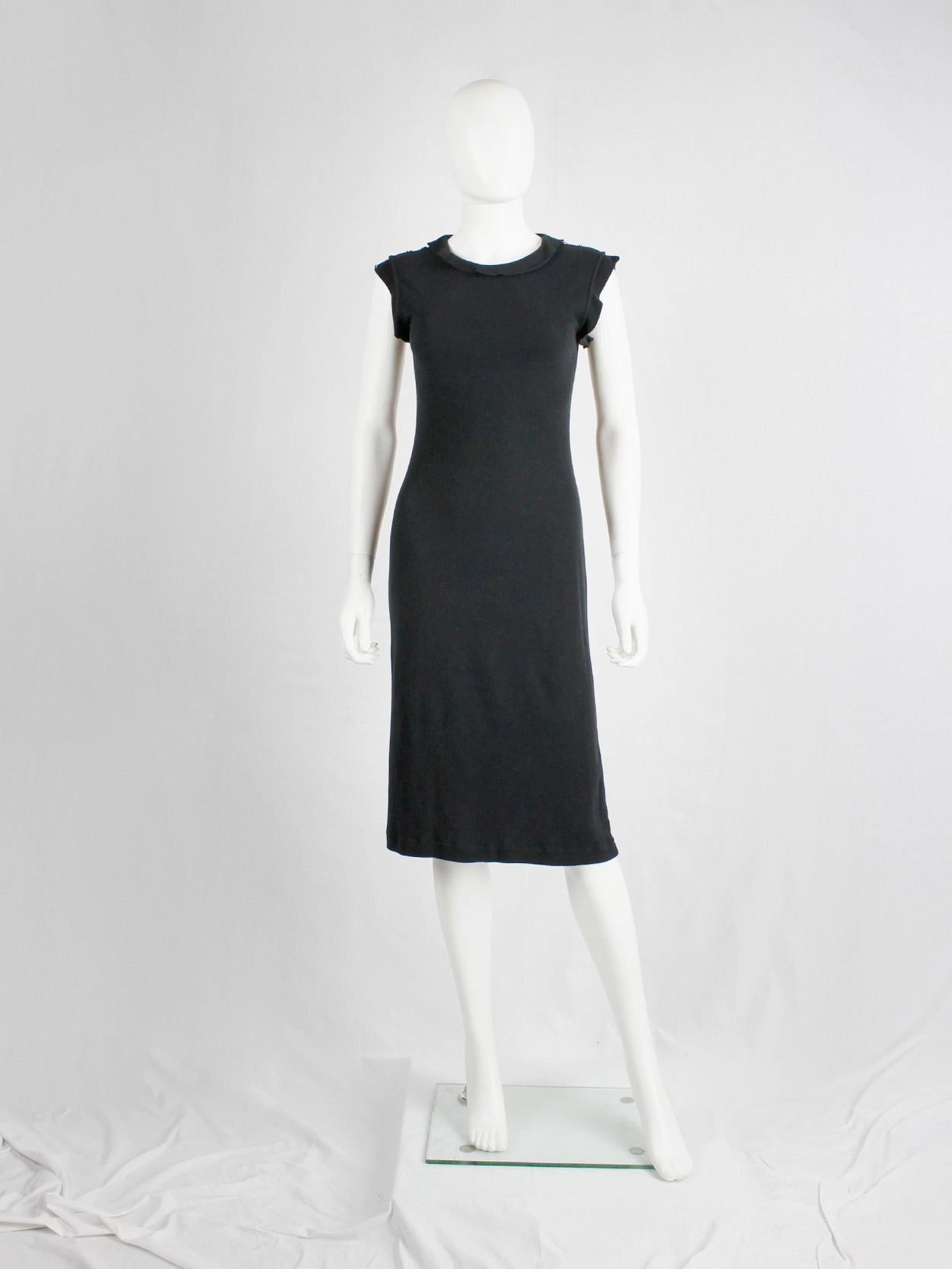 Maison Martin Margiela reproduction of a 1993 black dress with shoulder snap buttons (10)