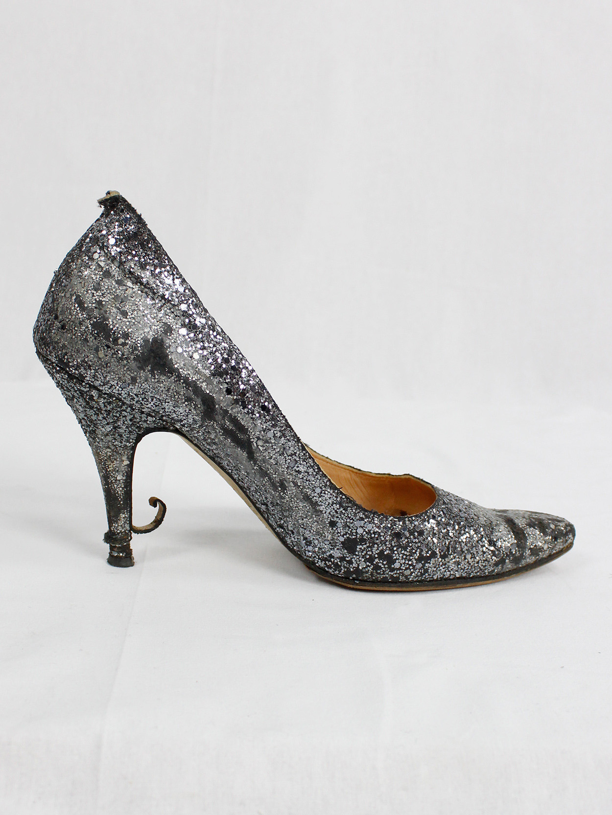Maison Martin Margiela silver glitter afterparty pumps with destroyed look (61) — spring 2005