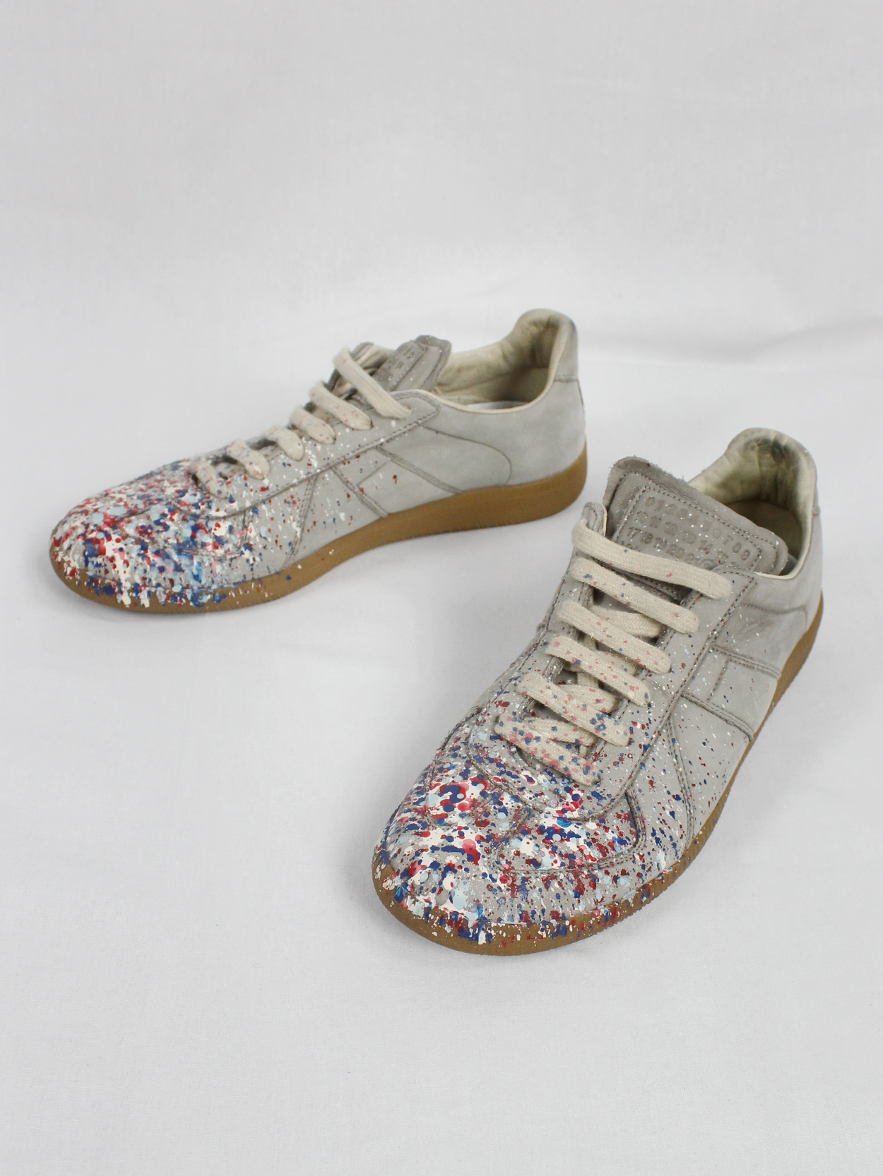 Maison Martin Margiela replica beige sneakers with paint splatters (40) - V A N II A S
