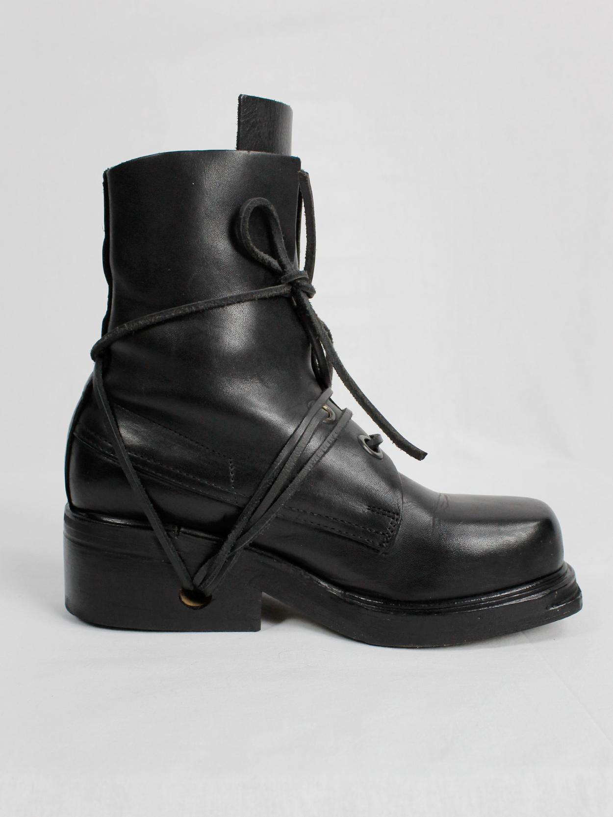 Dirk Bikkembergs black mountaineering boots with eyelets and laces ...