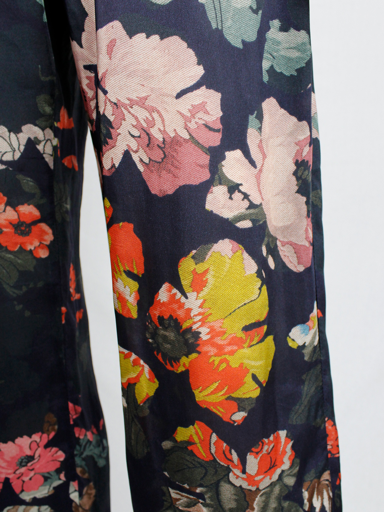 Dries Van Noten purple flowy trousers with colorful floral print spring 2014 (11)
