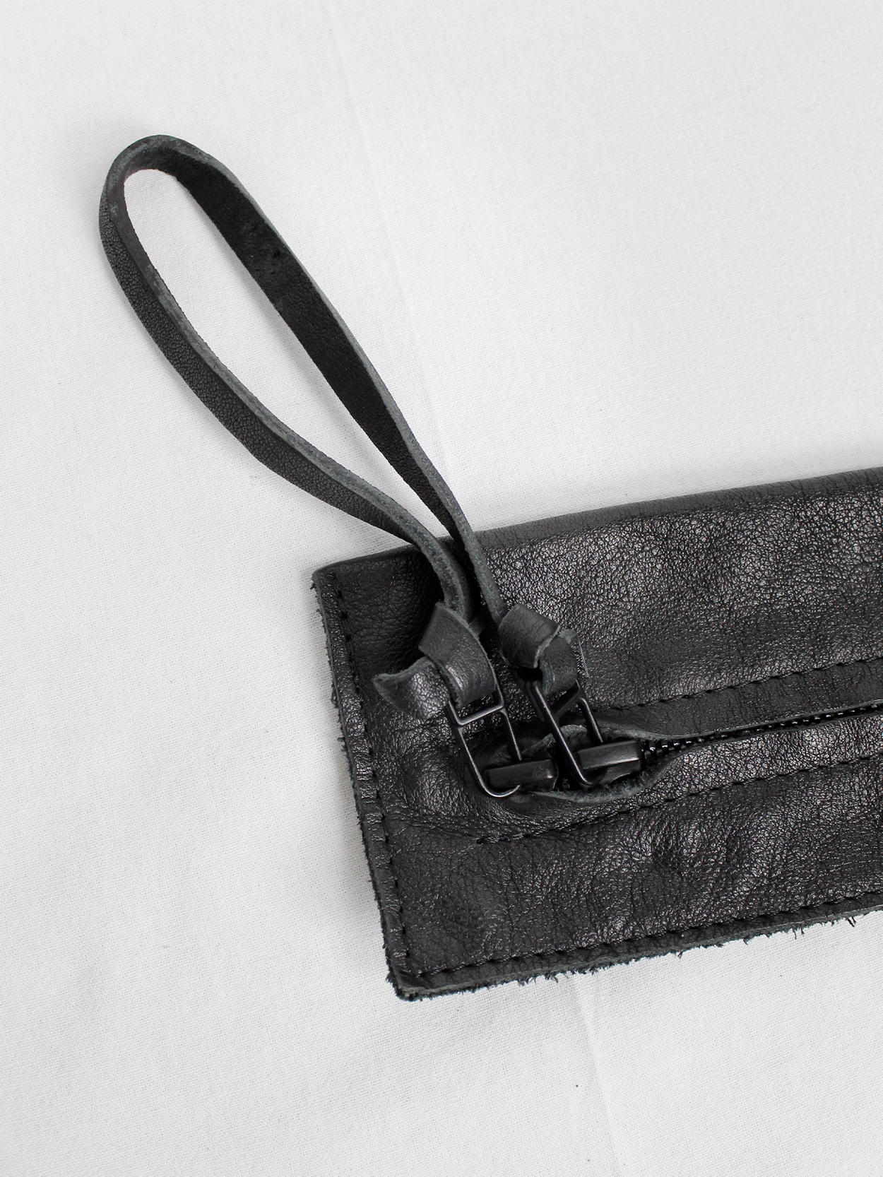 Nico Uytterhaegen black leather pouch with double zipper strap - V A N ...