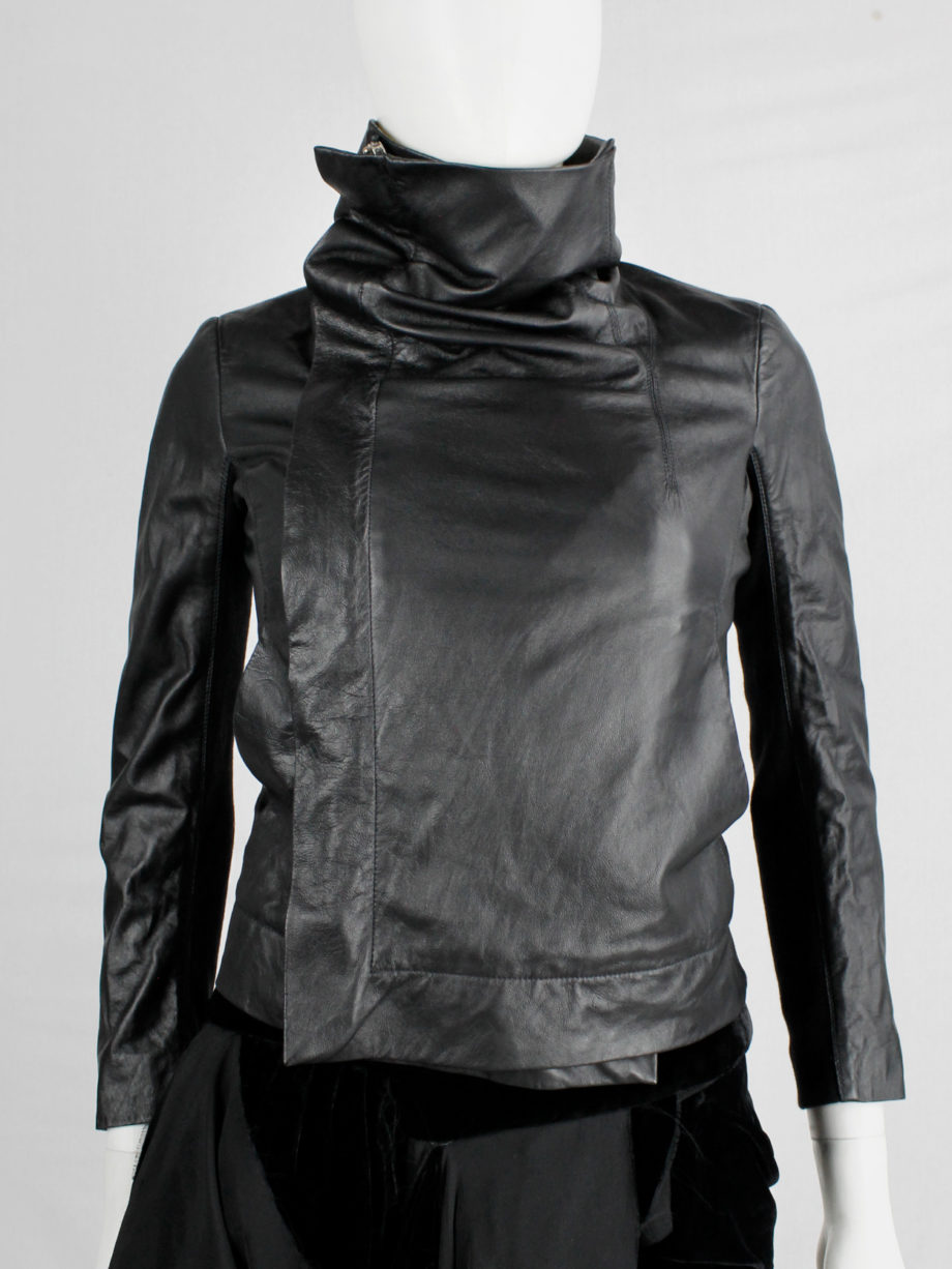 Rick Owens black leather classic biker jacket with standing neckline and cropped sleeve (11)