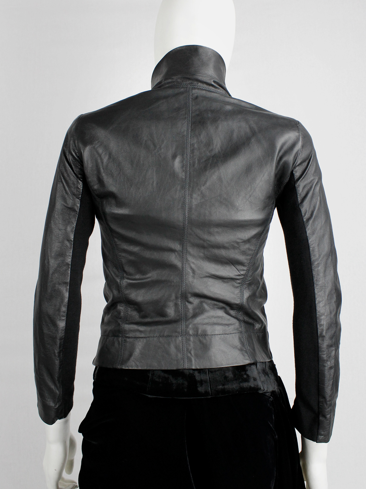 Rick Owens black leather classic biker jacket with standing neckline and cropped sleeve (18)