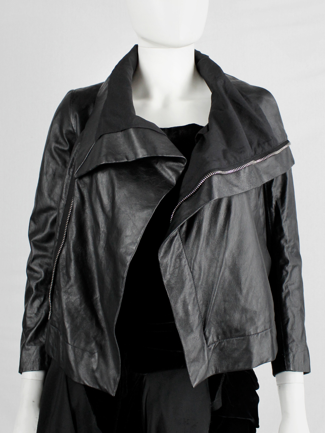 Rick Owens black leather classic biker jacket with standing neckline and cropped sleeve (3)