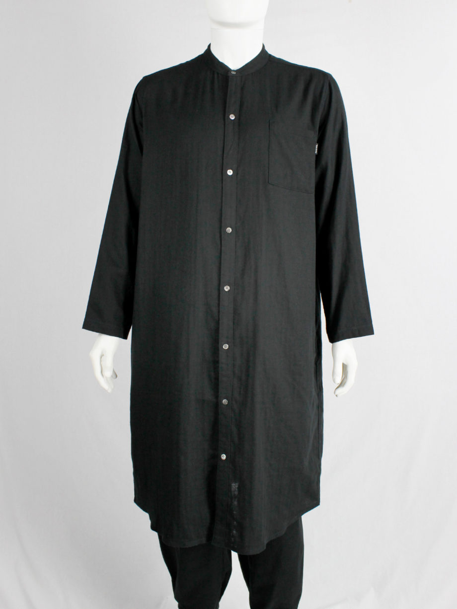 Y’s for living black extra long minimalist shirt with contrasting white buttons (10)