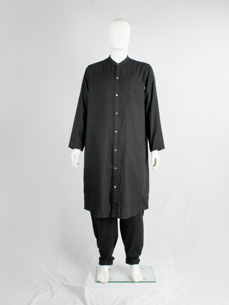 Y’s for living black extra long minimalist shirt with contrasting white buttons (11)