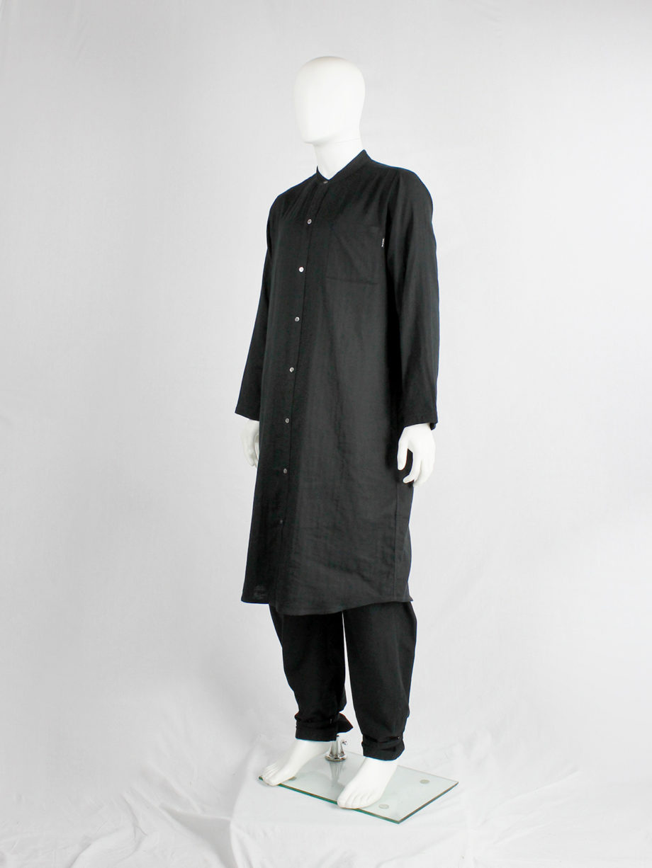 Y’s for living black extra long minimalist shirt with contrasting white buttons (12)