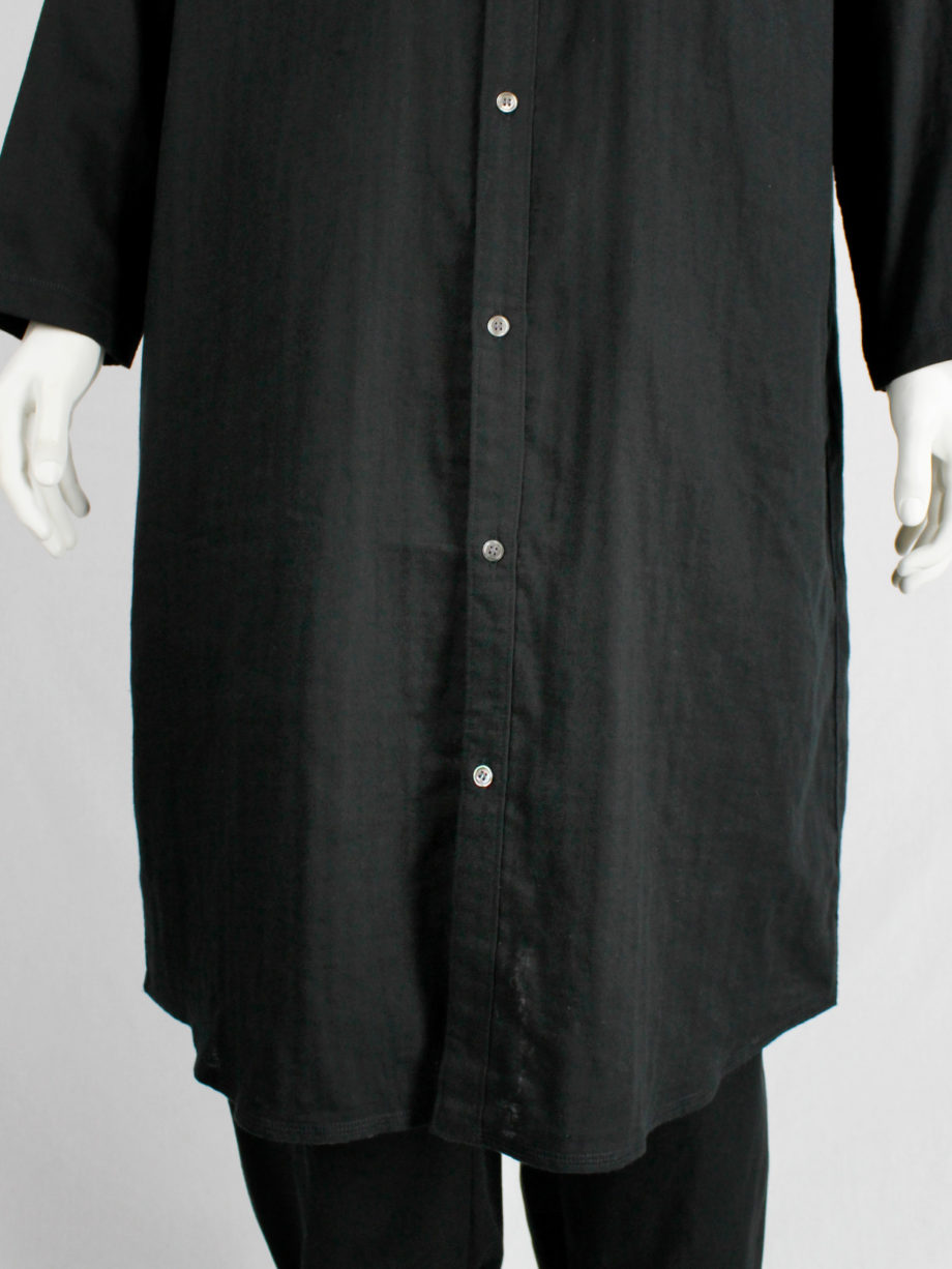 Y’s for living black extra long minimalist shirt with contrasting white buttons (7)