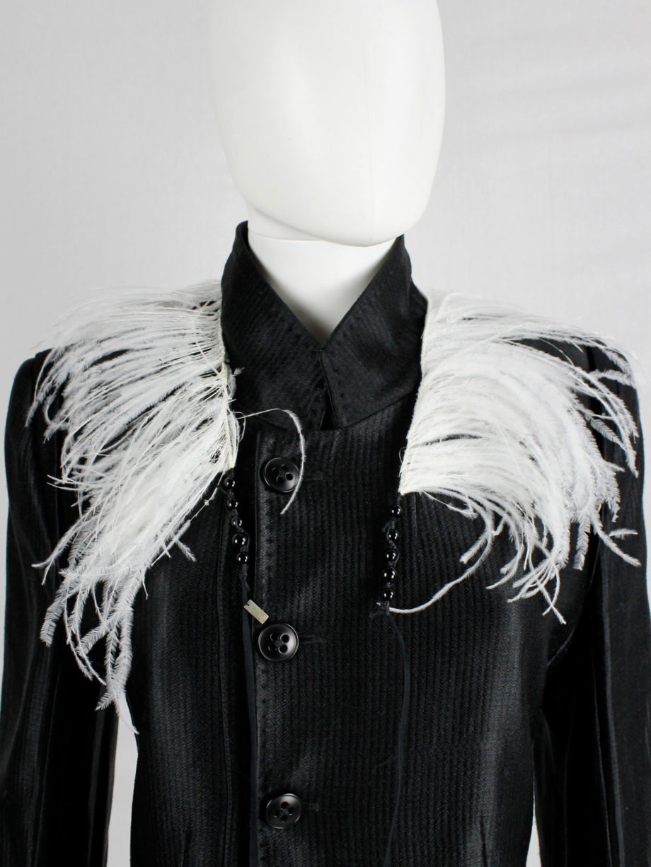vintage Ann Demeulemeester white ostrich feather collar or necklace runway spring 2018 (16)