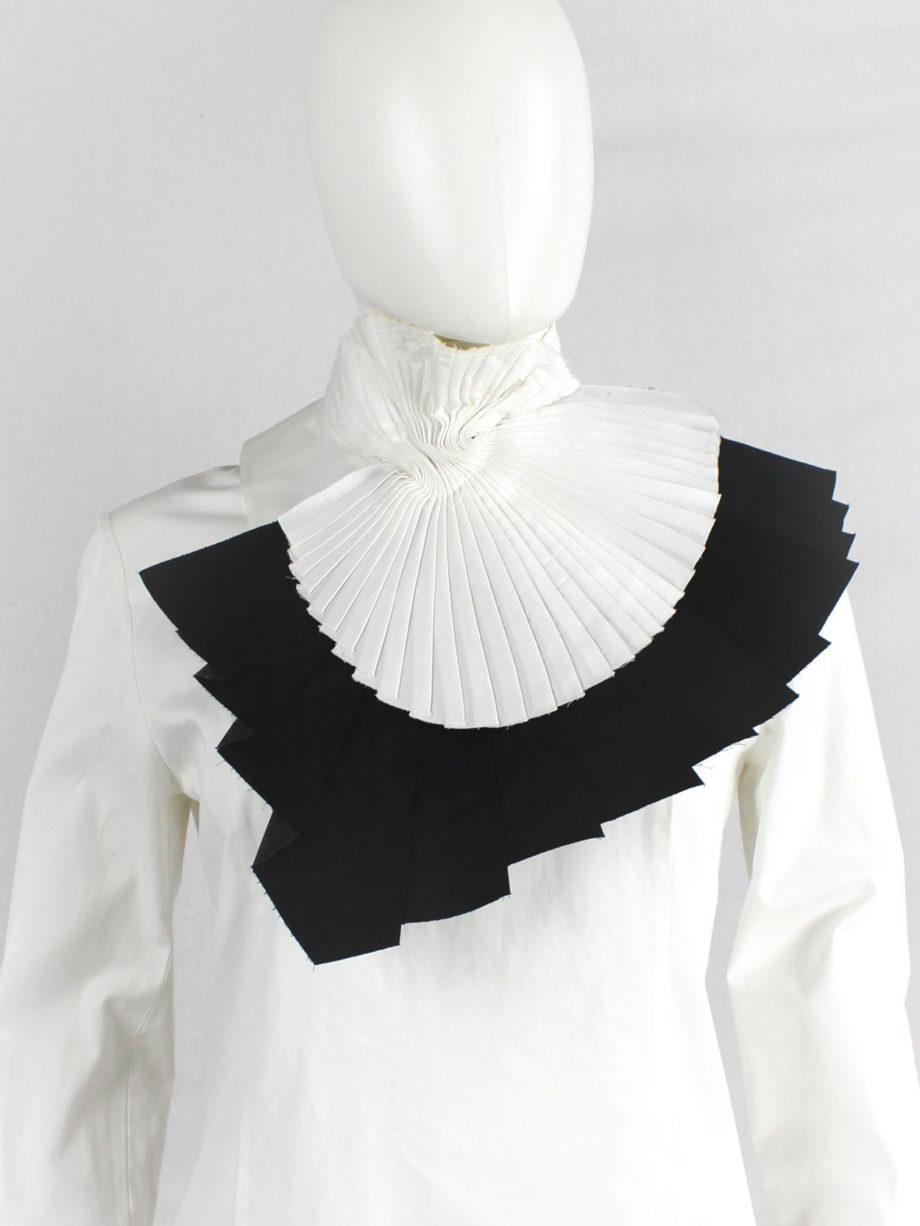 A F Vandevorst white and black wing-shaped pleated collar fall 2001 (9)