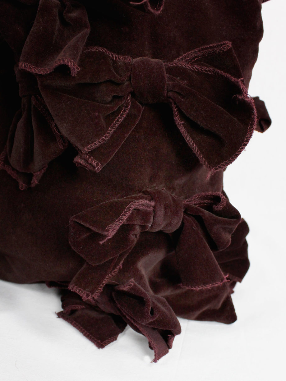 Comme des Garçons Comme burgundy velvet tote bag covered in bows (15)